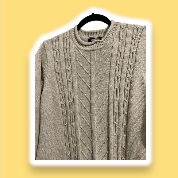 Beautiful knit sweater - Picture 2 of 5